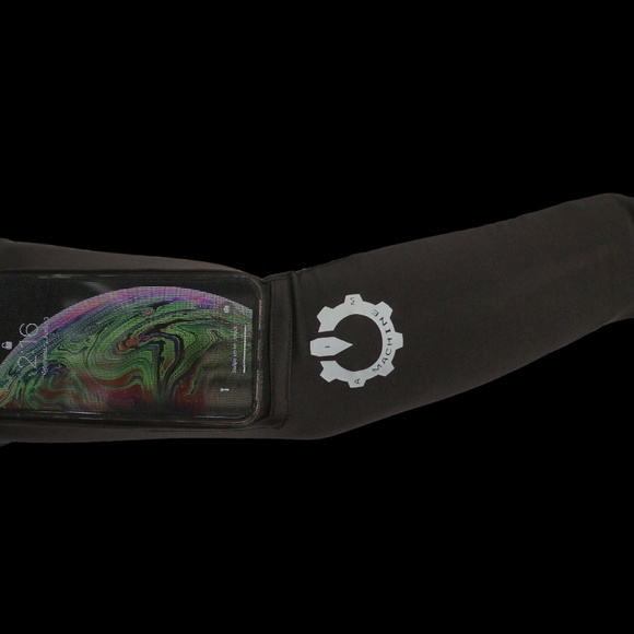 WOMEN'S SPORTS ARM SLEEVE THAT HOLDS YOUR PHONE - Picture 7 of 8